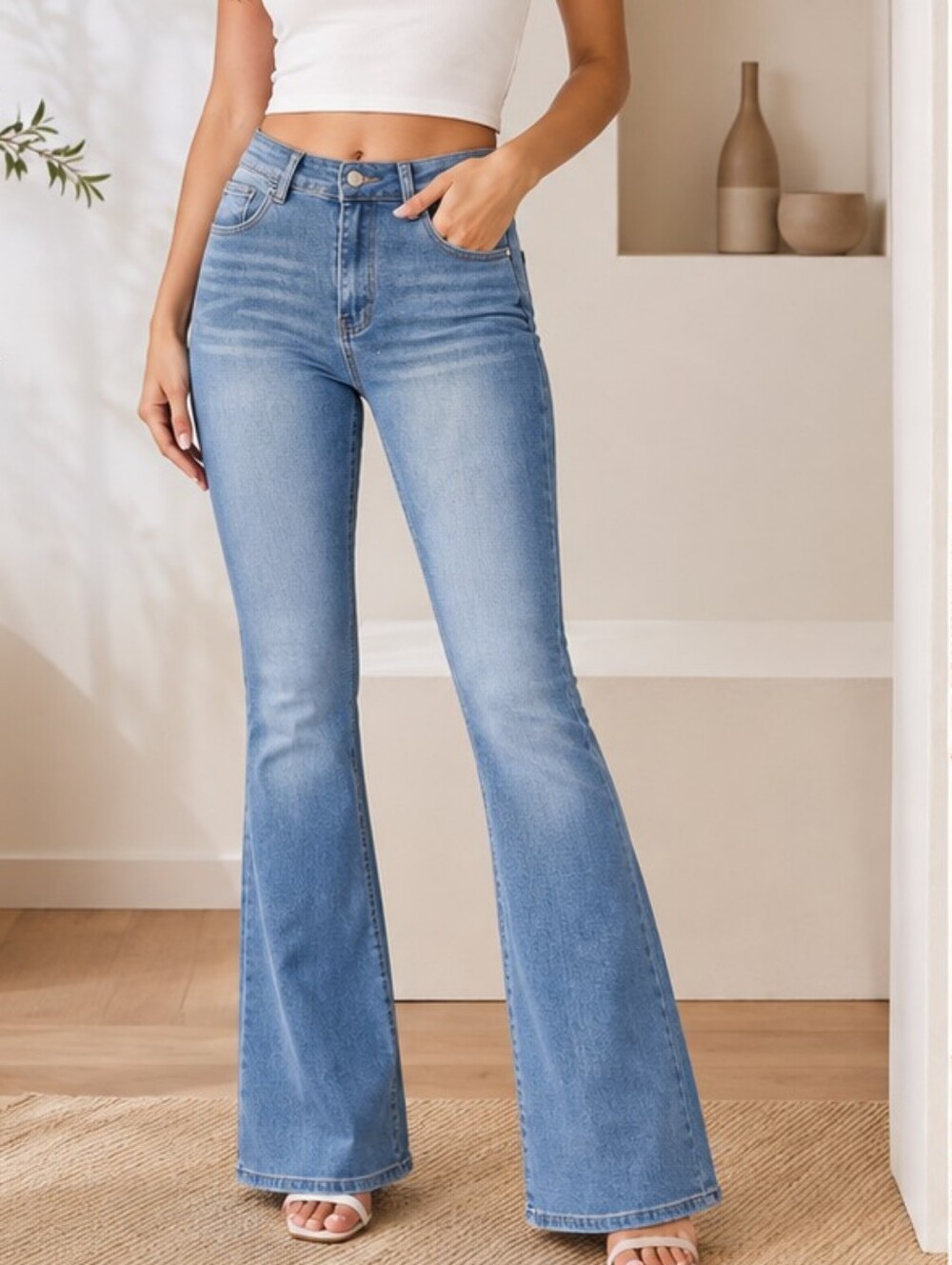 NOVA BLUE Mid-Rise Flare Jeans – Light Wash Size: Medium NIP